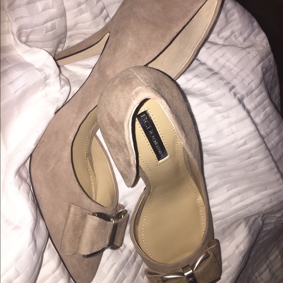 BCBG Chester bow pump - Picture 2 of 5